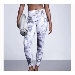 Athleta Run Free Winter Garden 7/8 Tight Gray Womens Size M 383959